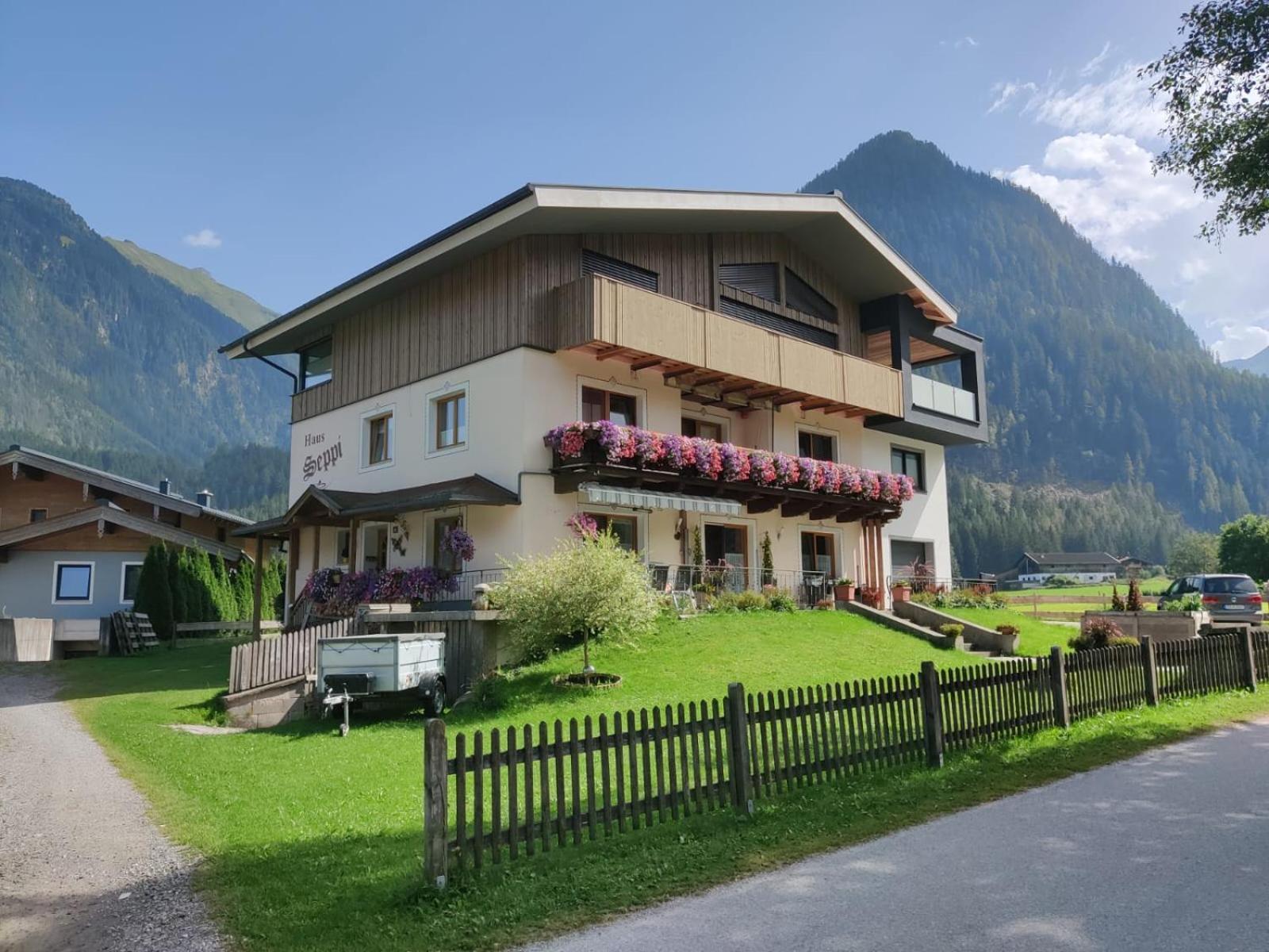Haus Seppi Hotel Neukirchen am Großvenediger Екстериор снимка