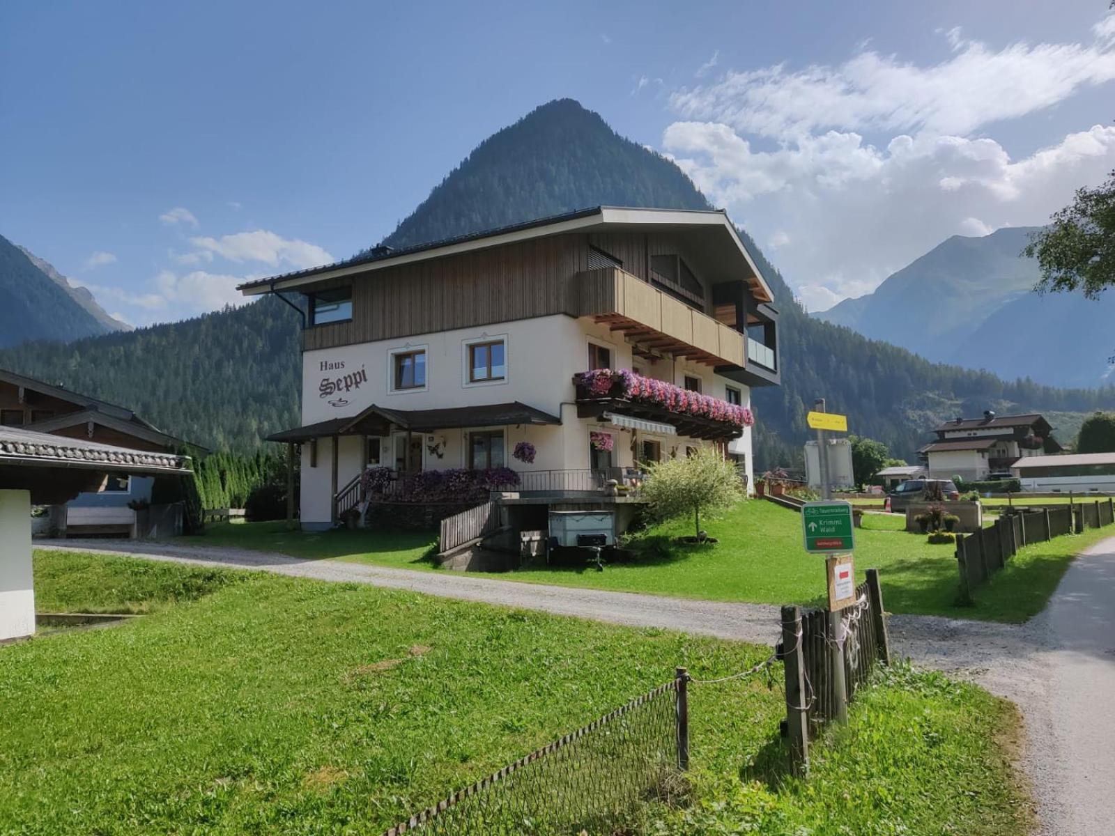 Haus Seppi Hotel Neukirchen am Großvenediger Екстериор снимка