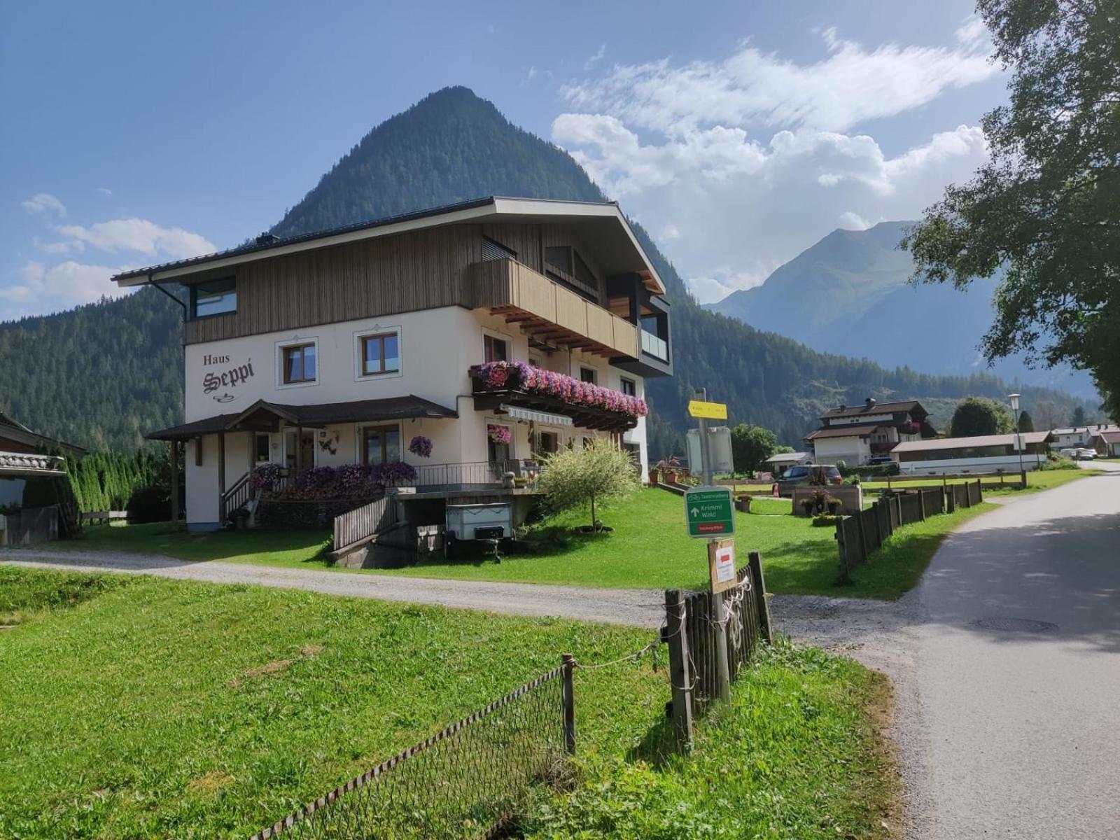 Haus Seppi Hotel Neukirchen am Großvenediger Екстериор снимка
